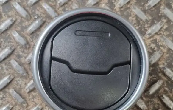 Ford Mustang VI Dash center air vent grill