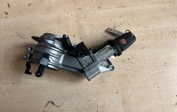 Opel Astra H Ignition lock N0501882 281726