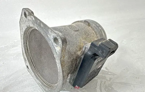 Audi 80 90 S2 B4 Mass air flow meter 037906461B