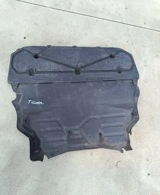 Volkswagen Tiguan Engine splash shield/under tray 5N0825235B