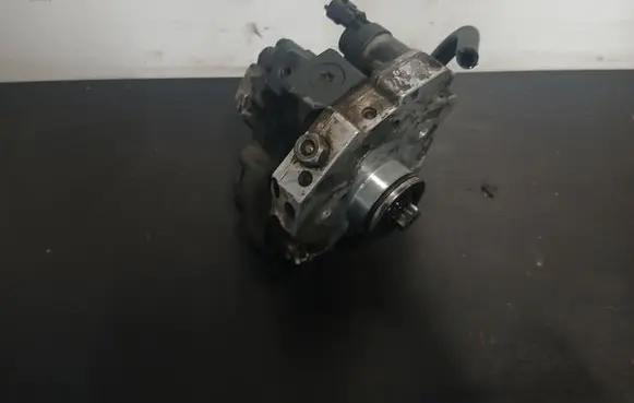 Volvo S60 Fuel injection high pressure pump 0445010043 8689591