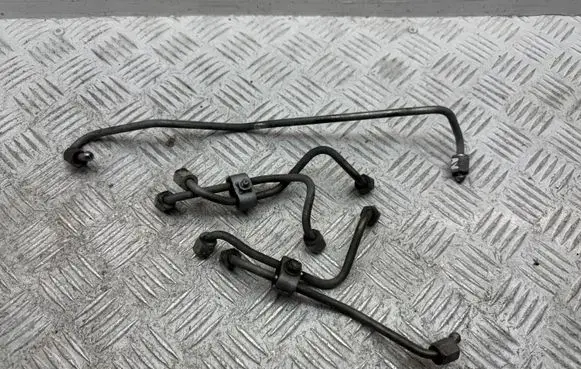 Toyota Avensis T270 Fuel injector supply line/pipe 237010R030 237020R030 237030R030