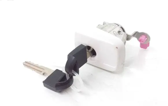 Nissan Pulsar Front door lock (next to the handle) N0504815