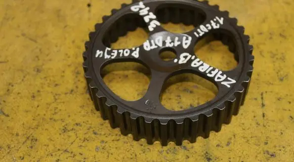 Opel Zafira B Oil pump 