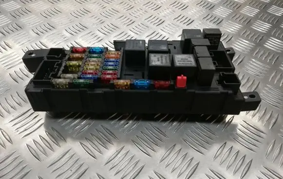 Volvo S60 Fuse module 8678449 518828017