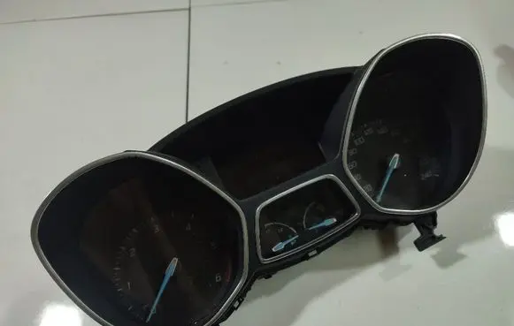 Ford Focus Speedometer (instrument cluster) BM5T10849LS