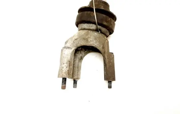 Volvo XC90 Engine mount bracket 8686517