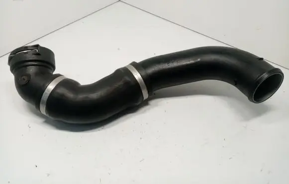 BMW 5 E60 E61 Intercooler hose/pipe 13717600010