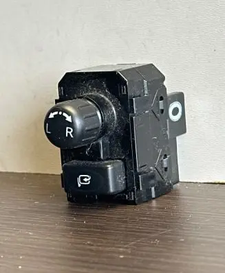 Nissan Leaf I (ZE0) Wing mirror switch 3912SN