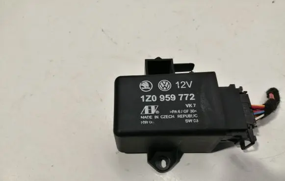 Skoda Octavia Mk2 (1Z) Seat heating relay 1Z0959772