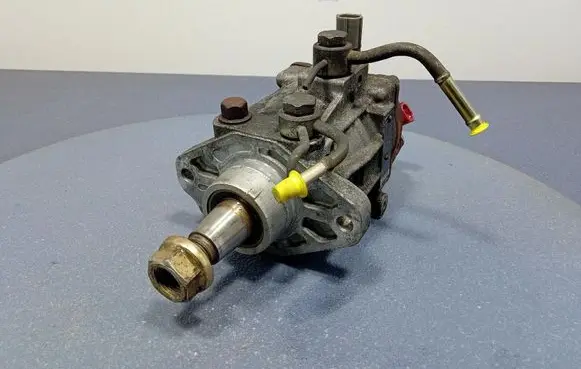 Toyota Corolla Verso E121 Fuel injection high pressure pump 22100-27010