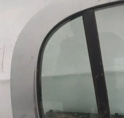 Opel Astra G Rear vent window glass 