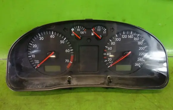 Volkswagen PASSAT B5 Speedometer (instrument cluster) 3B1919860