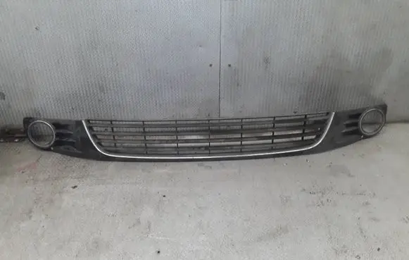 Volkswagen Golf VI Front bumper lower grill 5K0853677