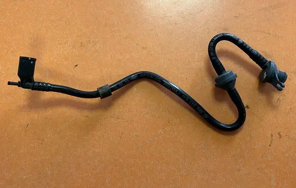Volkswagen Touran II Vacuum line/pipe/hose 1K0612041GK