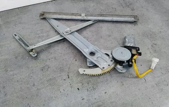 Suzuki Ignis Front door window regulator with motor 