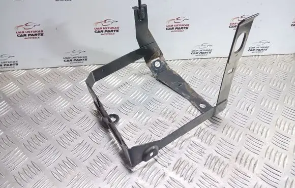 Battery bracket