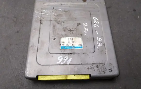 Mazda 2 Engine control unit/module E2T03771M FP0118881C