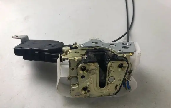 Subaru Forester SG Front door lock