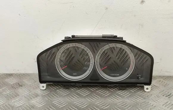 Volvo V70 Speedometer (instrument cluster) 31327582AA