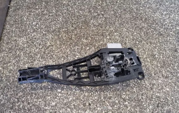 Opel Zafira B Front door exterior handle/bracket 24463523
