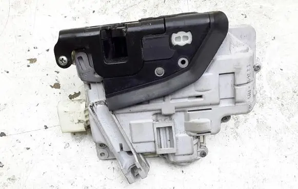 Audi A6 S6 C5 4B Front door lock 4f2837015