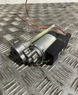 BMW X5 E53 Steering column adjust motor 6903945 0390201667