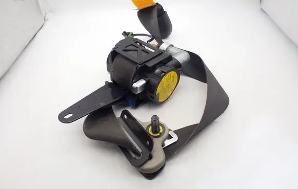 Opel Antara Front seatbelt 96852897