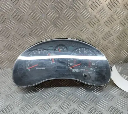 Mitsubishi 3000 GT Speedometer (instrument cluster) MB803943