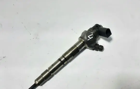 Skoda Superb B8 (3V) Fuel injector 04L130277AD