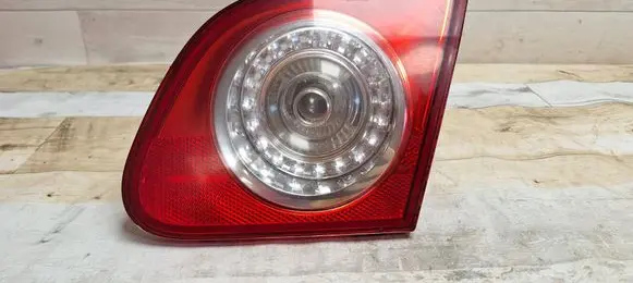 Tailgate rear/tail lights