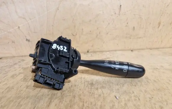 Toyota Yaris Wiper control stalk 173647