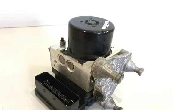 Mercedes-Benz C W204 ABS Pump A1729014100 A1724313812