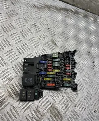 Volkswagen Golf VII Fuse module