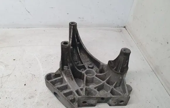 Audi A3 S3 A3 Sportback 8P Engine mounting bracket 06F199207Q