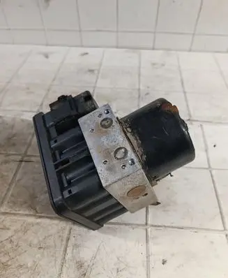 Skoda Octavia Mk1 (1U) ABS Pump 1C0907379K 1J0614417D