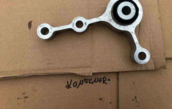 Ford Kuga III Engine mount vacuum valve LX636P093AA