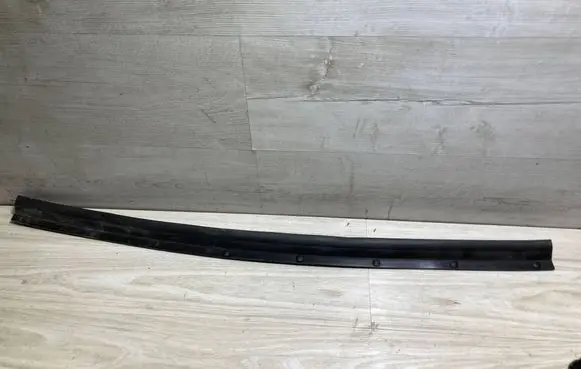 Nissan Juke II F16 Front door rubber seal 