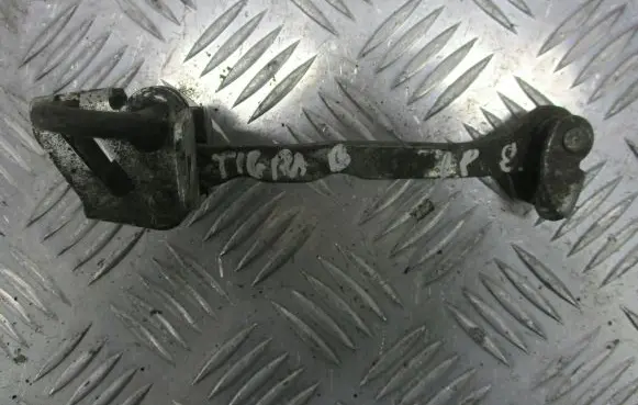 Opel Tigra B Front door check strap stopper