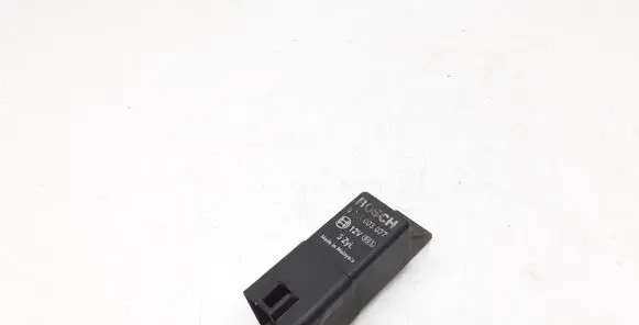 Volvo V70 Glow plug pre-heat relay 0281003037