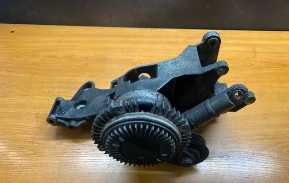 Volkswagen PASSAT B5.5 Generator/alternator bracket 038903143AE