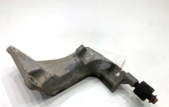 Infiniti Q50 Engine mounting bracket 