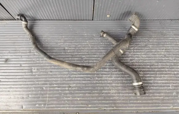 BMW 3 E92 E93 Engine coolant pipe/hose 7566031