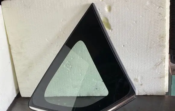 Toyota RAV 4 (XA40) Rear side window