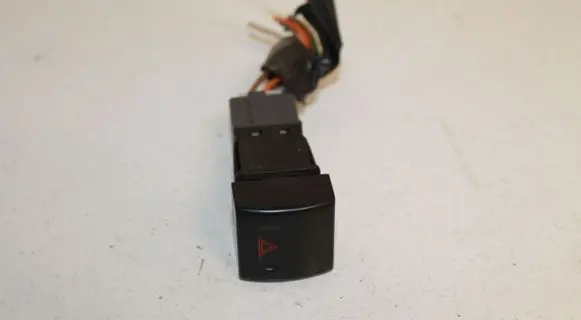 Peugeot 605 Hazard light switch 03B8