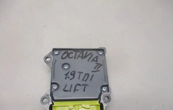 Skoda Octavia Mk2 (1Z) Airbag control unit/module