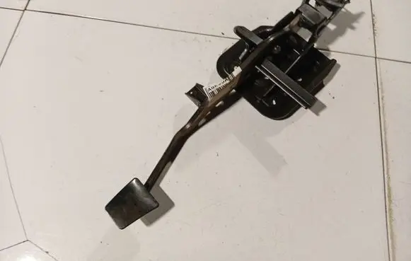 Mitsubishi ASX Clutch pedal 