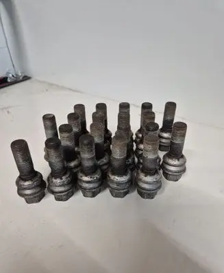 Volkswagen Transporter - Caravelle T5 Nuts/bolts 