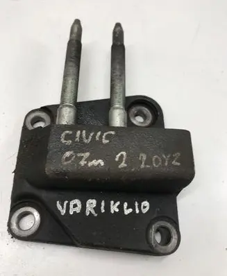 Honda Civic Engine mount bracket