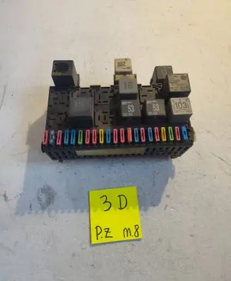Volkswagen Golf III Fuse box set 357911253